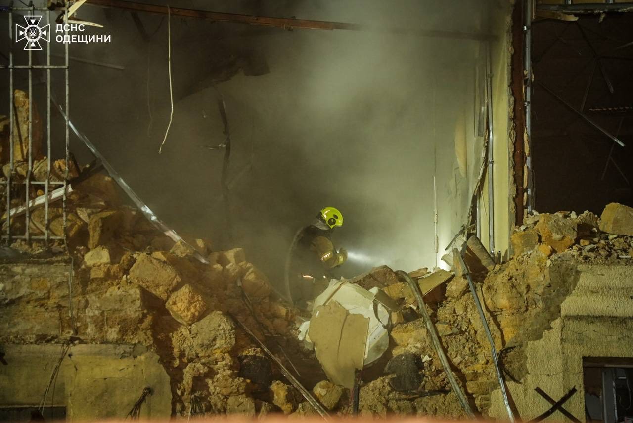 В Одесі після нічної атаки пошкоджені житлові будинки, зокрема багатоповерхівки, постраждали троє людей