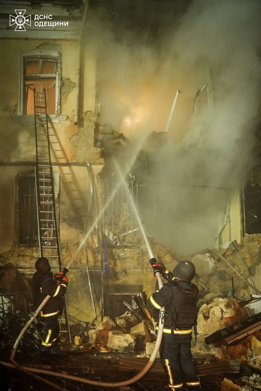 В Одесі після нічної атаки пошкоджені житлові будинки, зокрема багатоповерхівки, постраждали троє людей