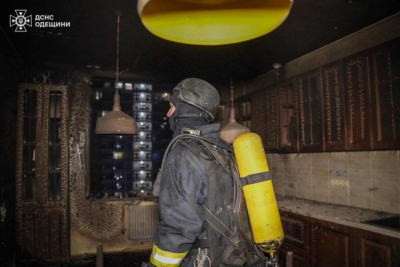 В Одесі після нічної атаки пошкоджені житлові будинки, зокрема багатоповерхівки, постраждали троє людей