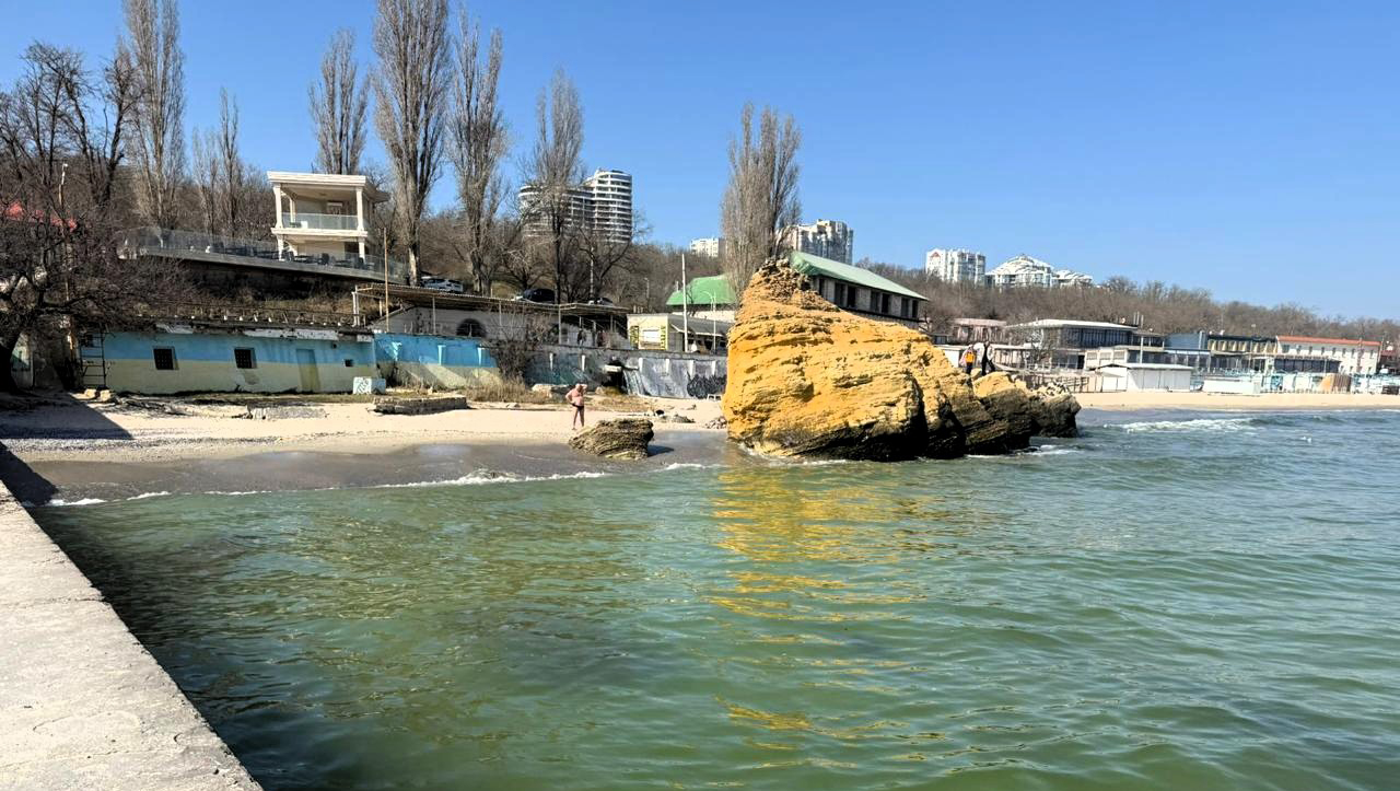 В Одессе возле «Отрады» и «Ланжерона» зафиксировали загрязнение морской воды