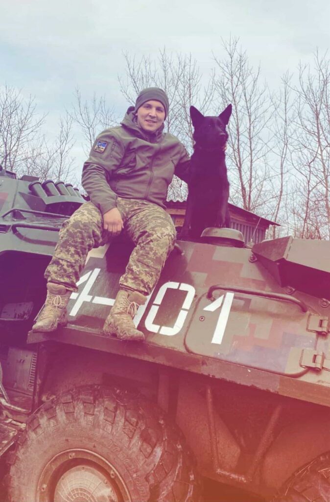 Від удару ворожого дрона загинув прикордонник з Одещини: його вірна вівчарка скиглила під час прощання От удара дрона погиб пограничник из Одесской области: его верная овчарка скулила во время прощания
