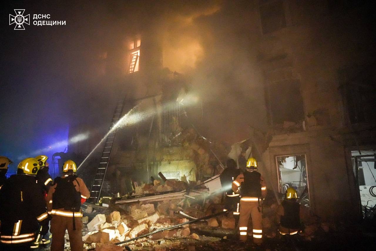 В Одесі після нічної атаки пошкоджені житлові будинки, зокрема багатоповерхівки, постраждали троє людей