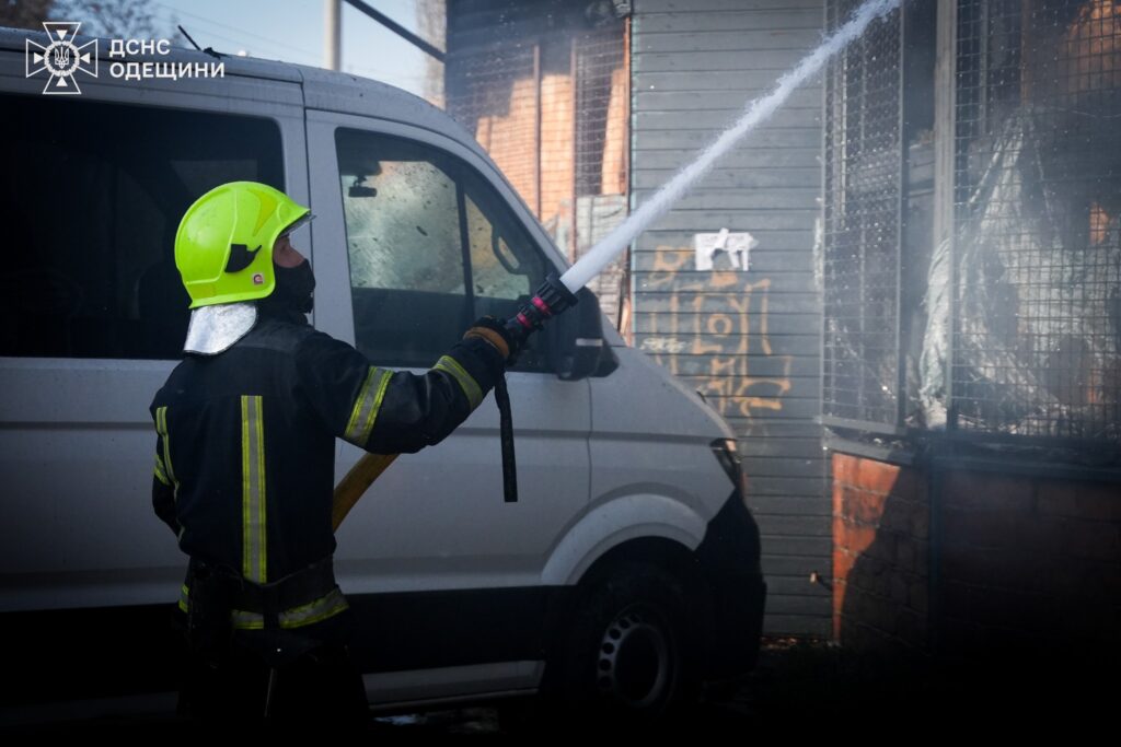 Рятувальники ліквідували масштабне займання в Київському районі Одеси