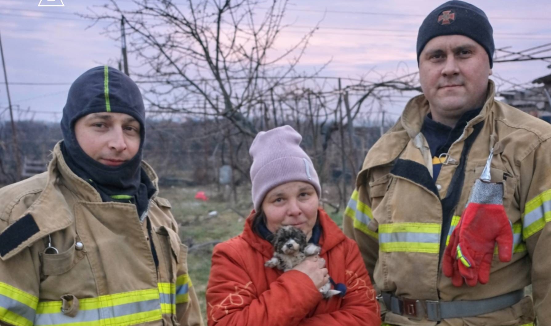В Одесской области спасли маленького щенка из глубокой ямы (фото) В Одесской области спасли маленького щенка из глубокой ямы (фото)