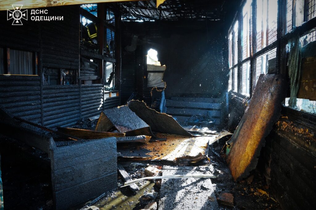 Рятувальники ліквідували масштабне займання в Київському районі Одеси