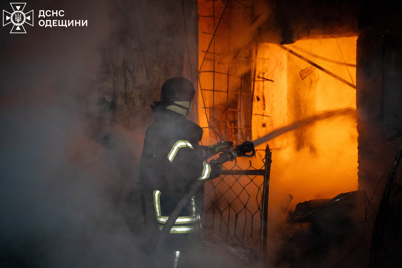 Вночі РФ масовано атакувала Одесу: дві людини загинули, 11 постраждали (оновлено)