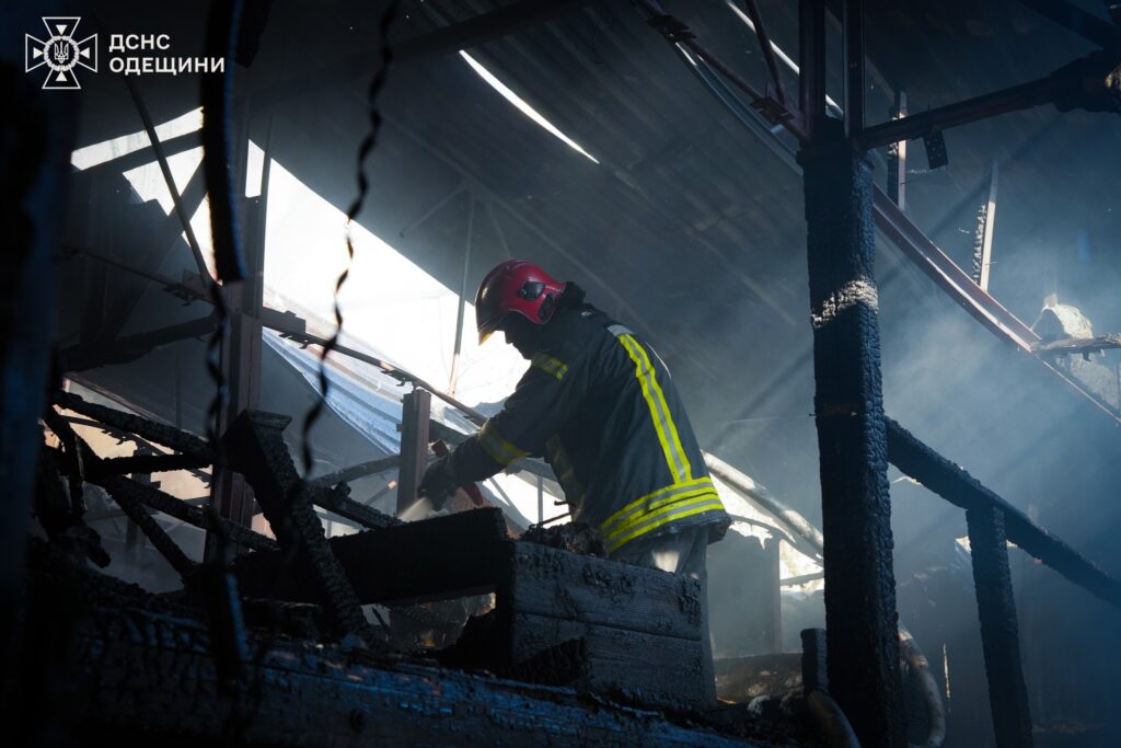 Рятувальники ліквідували масштабне займання в Київському районі Одеси