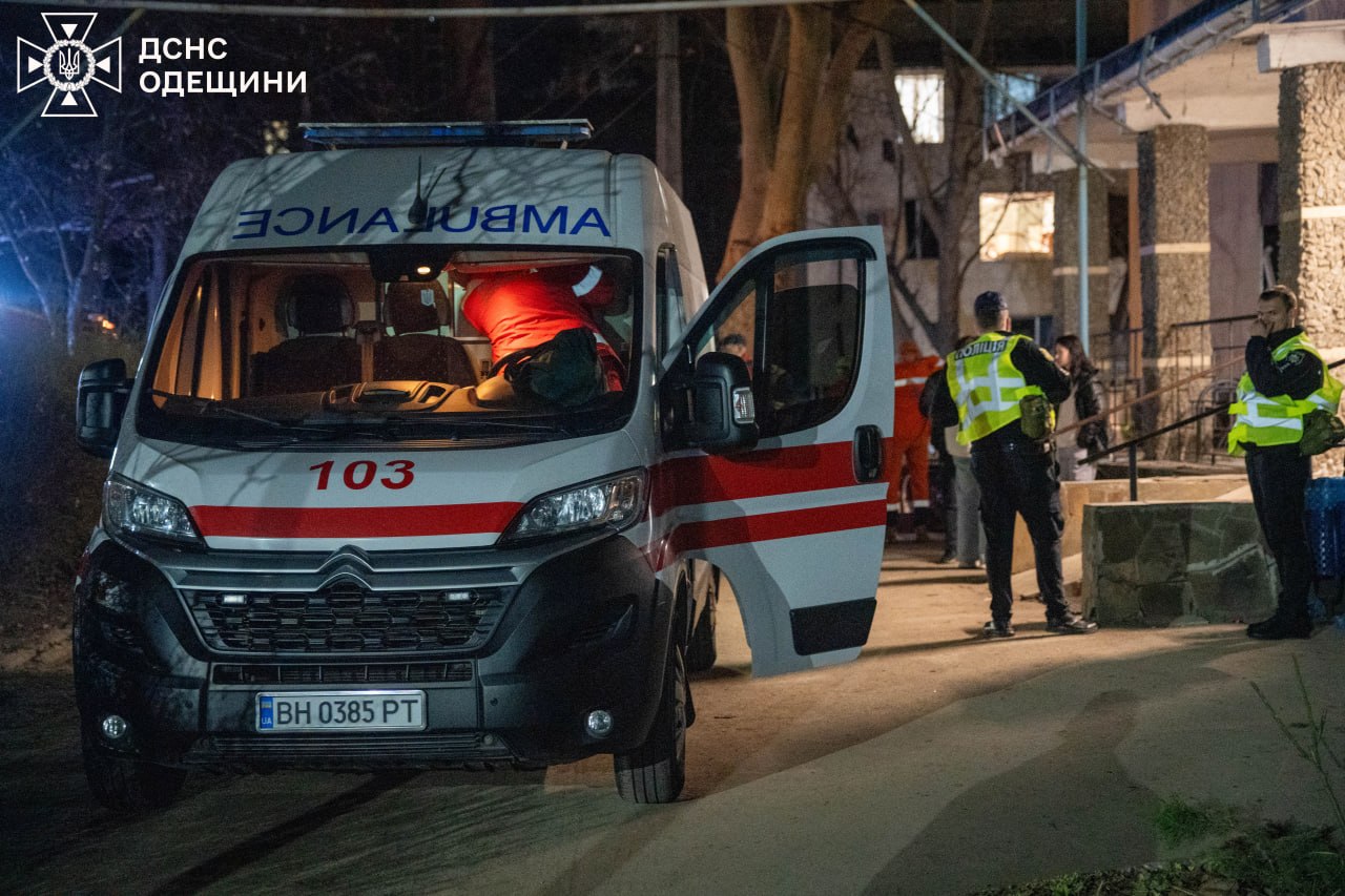 Вночі РФ масовано атакувала Одесу: дві людини загинули, 11 постраждали (оновлено)