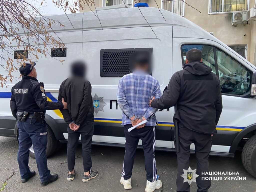 На Одещині до суду передали справу про переправлення чоловіків до Молдови за 13 тисяч доларів На Одещині до суду передали справу про переправлення чоловіків до Молдови за 13 тисяч доларів