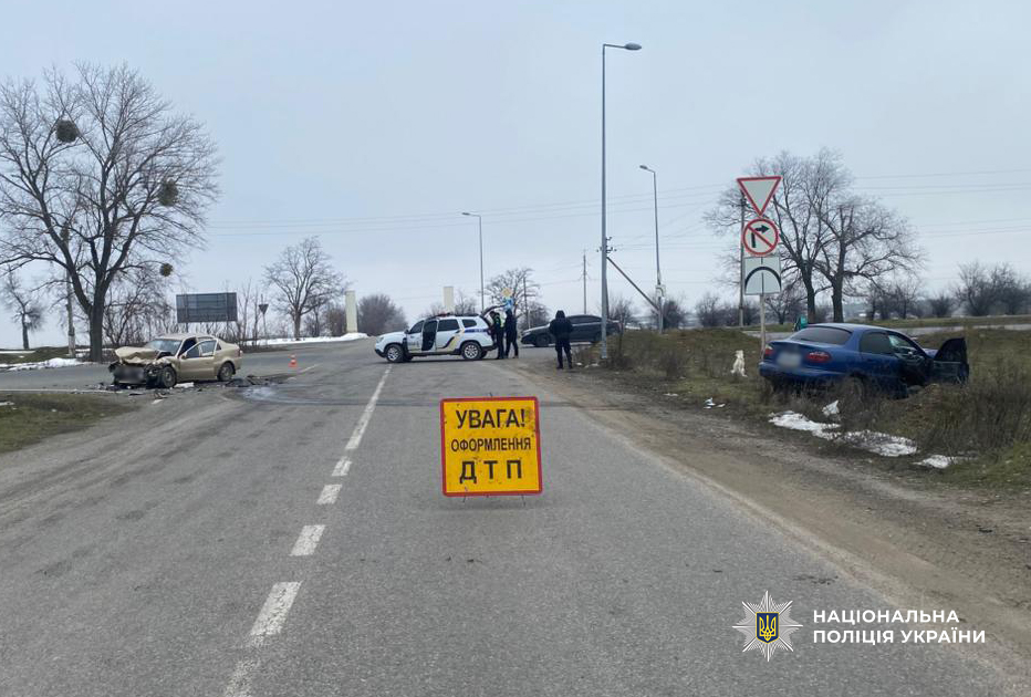 В Одесской области из-за неудачного обгона столкнулись два автомобиля