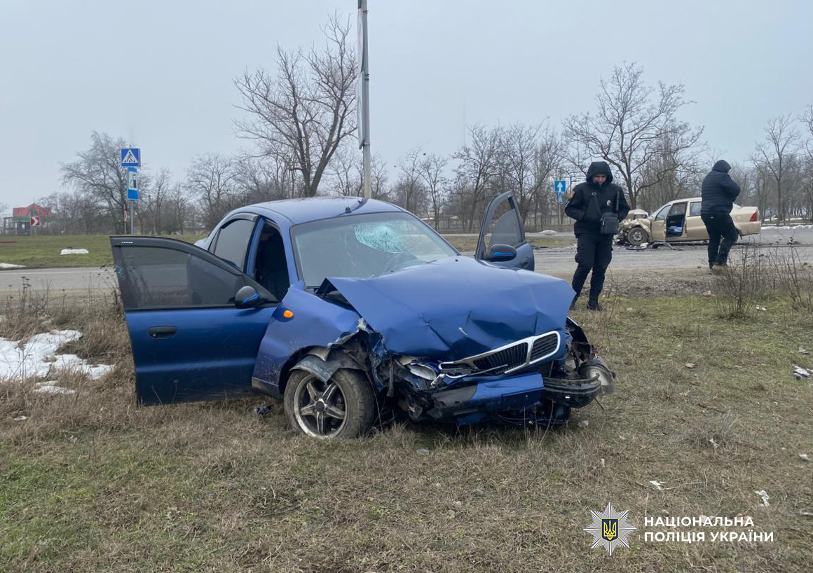 В Одесской области из-за неудачного обгона столкнулись два автомобиля