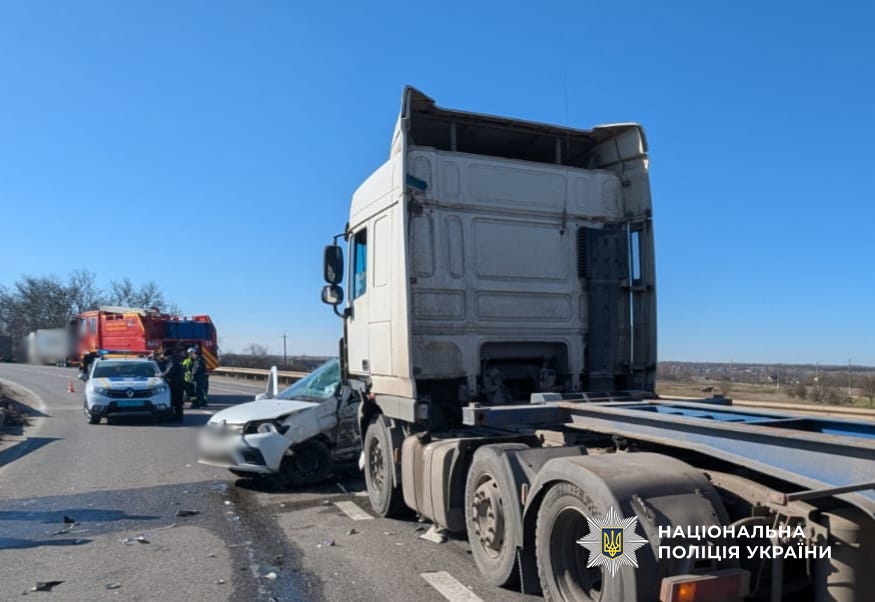 На трасі Одеса – Рені сталася ДТП за участю легковика та вантажівки: постраждав чоловік