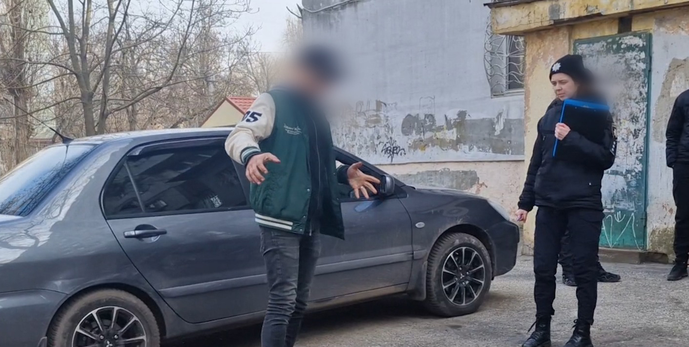 В Одесі чоловіка підозрюють у підпалі двох авто преміумкласу