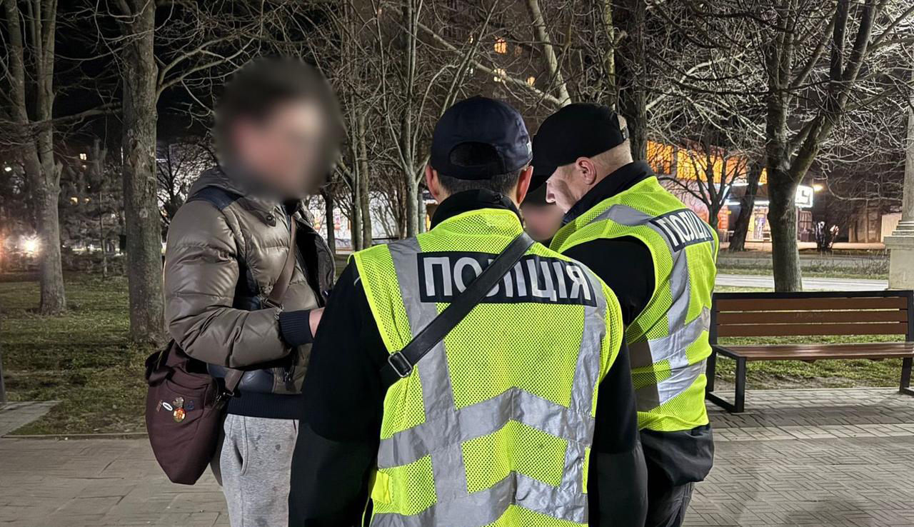 У Чорноморську поліція провела «Нічне місто» та перевірила понад 80 людей