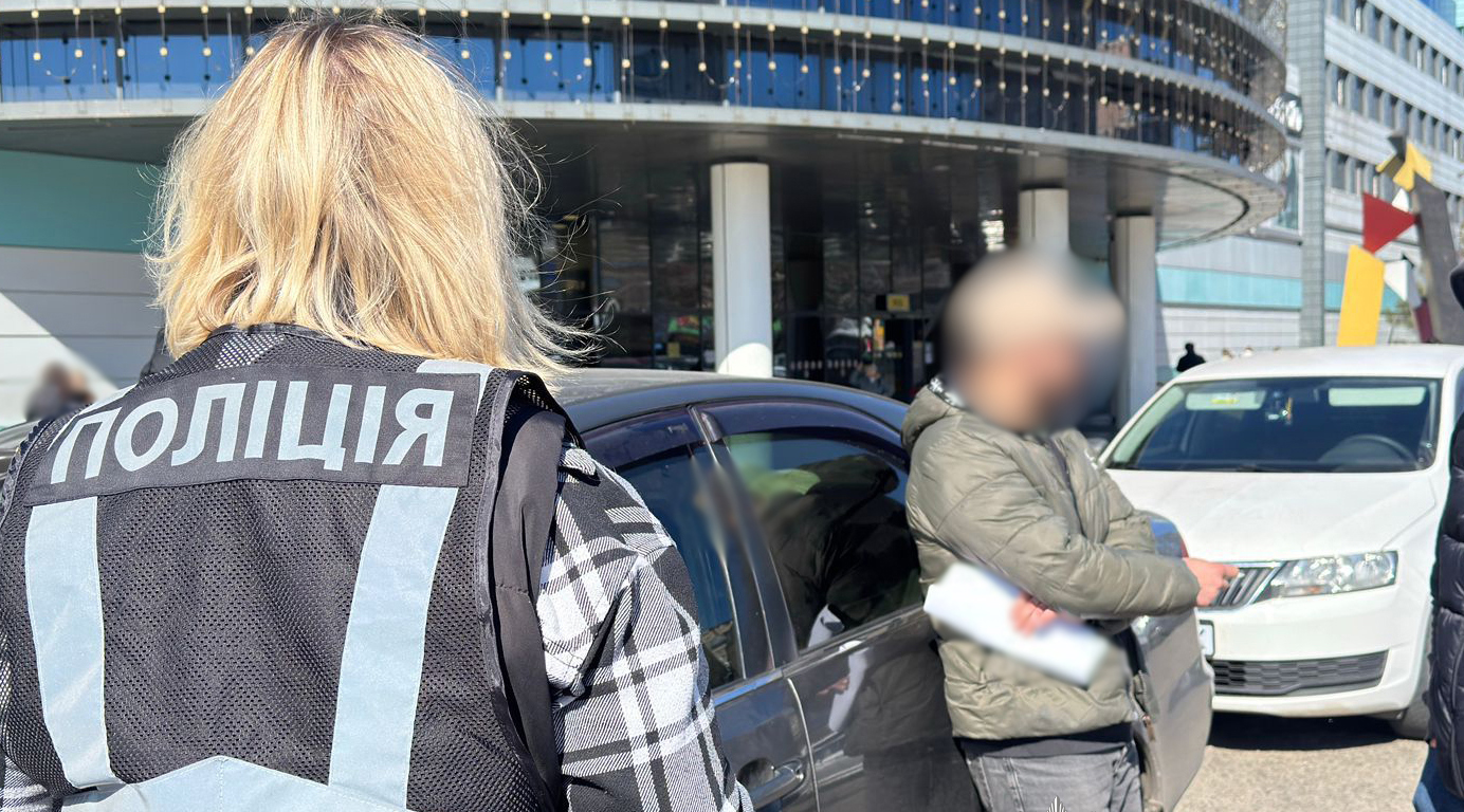 В Одесі затримали чоловіка за збут кокаїну та канабісу