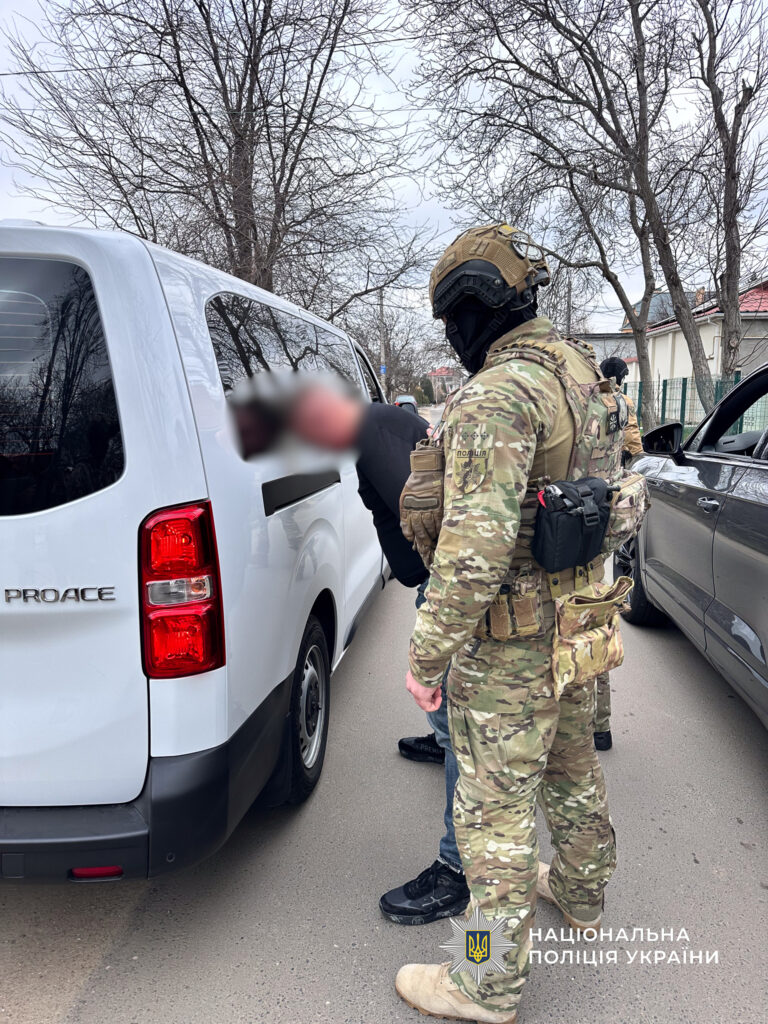 Обманывали военных на «продаже» элитных авто: в Одесской области задержали группу мошенников