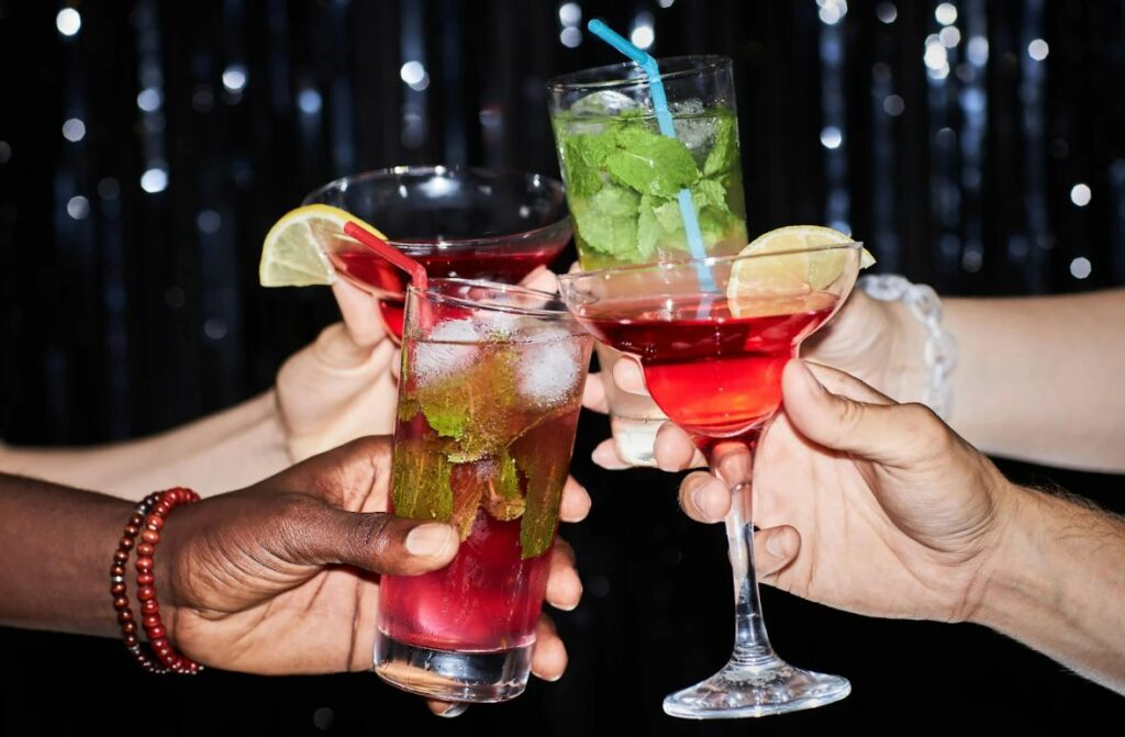 Как собрать универсальный набор алкоголя для вечеринки: минимум бутылок — максимум вариантов Как собрать универсальный набор алкоголя для вечеринки: минимум бутылок — максимум вариантов