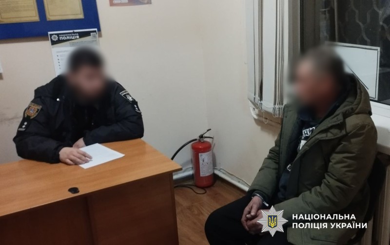 В Овидиополе мужчина избил сожительницу и всю ночь удерживал ее со знакомой в доме