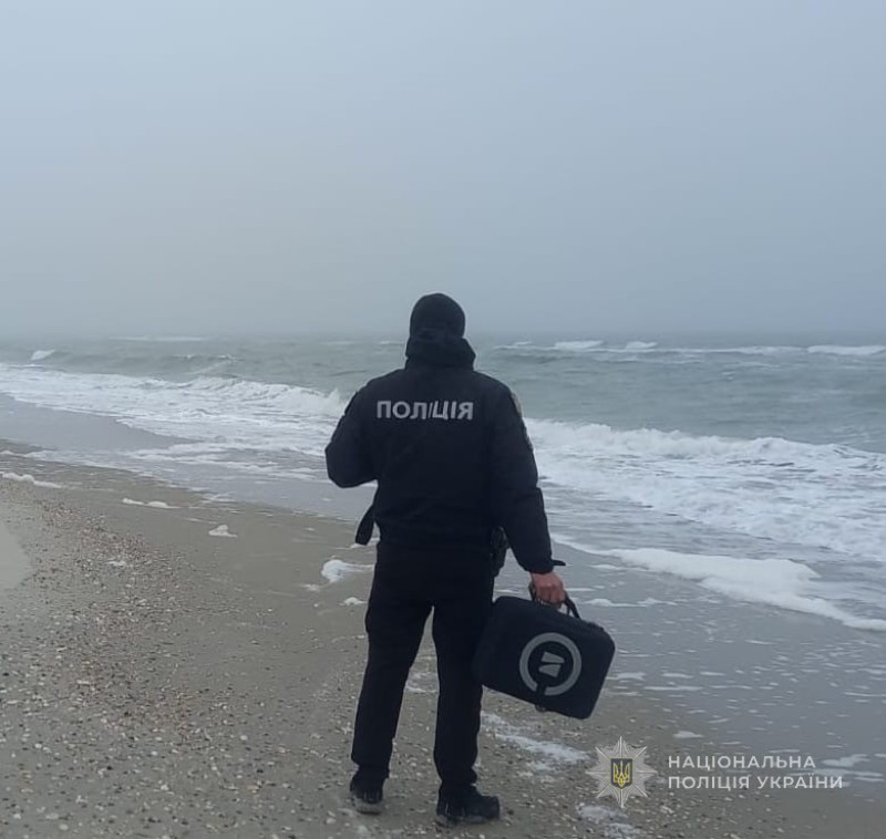 В Одесской области в море во время ночной рыбалки на резиновой лодке исчезли двое мужчин