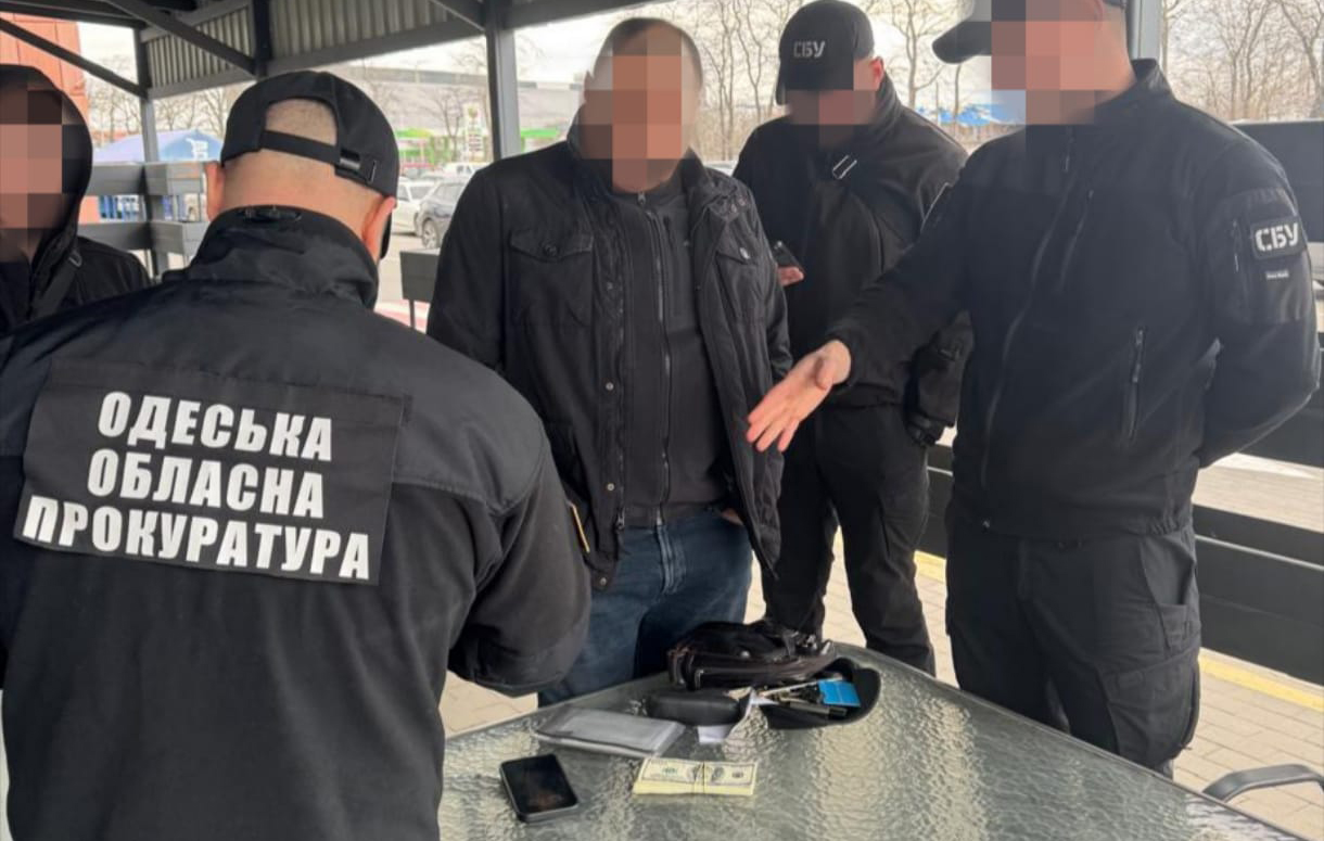 В Одесской области разоблачили должностное лицо таможни на поборах с экспортеров