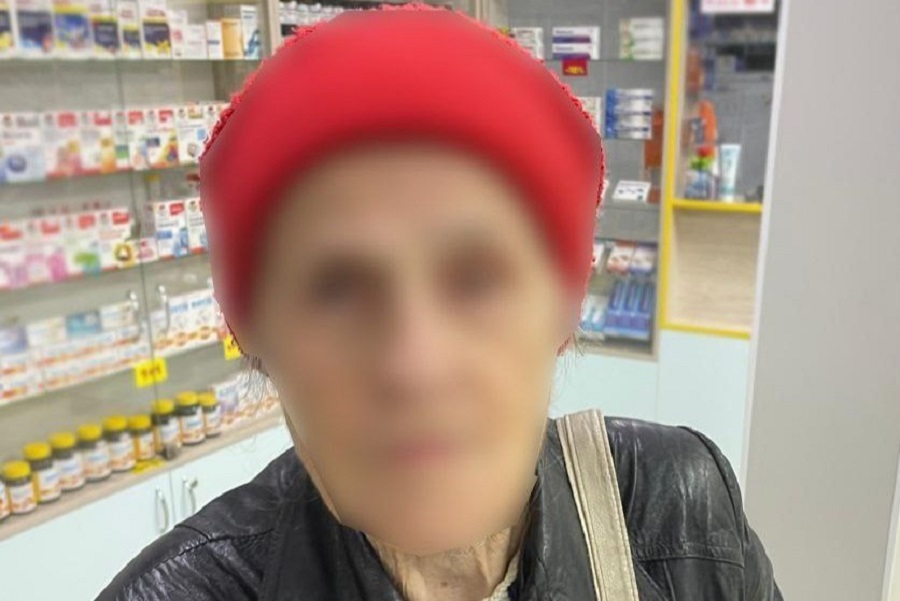 Одеські патрульні повернули додому літню жінку, що загубилася