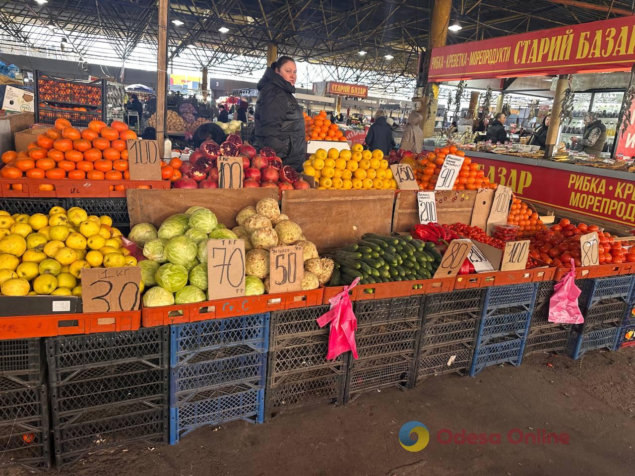 Полуниця, кисломолочний сир та квіти: суботні ціни на одеському Привозі