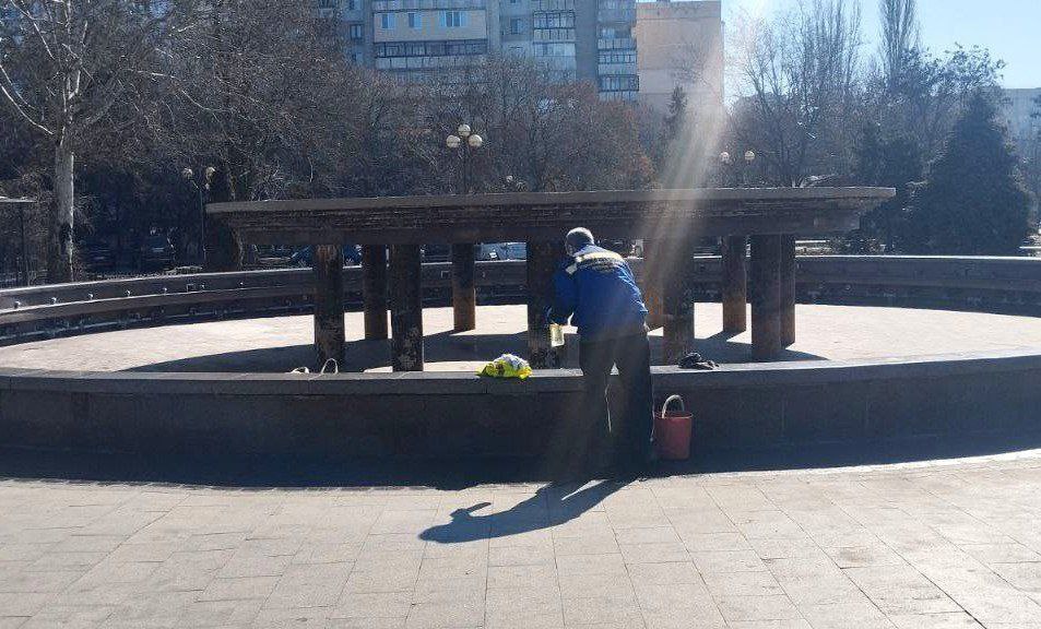 Сплеск вандалізму в Одесі: на Кримському бульварі розмалювали фонтан