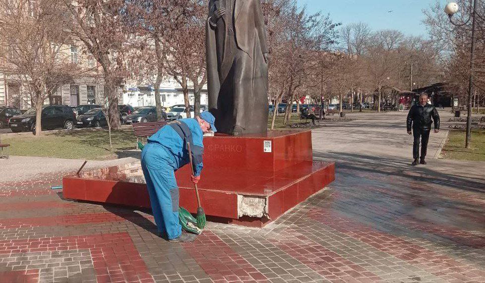 Сплеск вандалізму в Одесі: на Кримському бульварі розмалювали фонтан