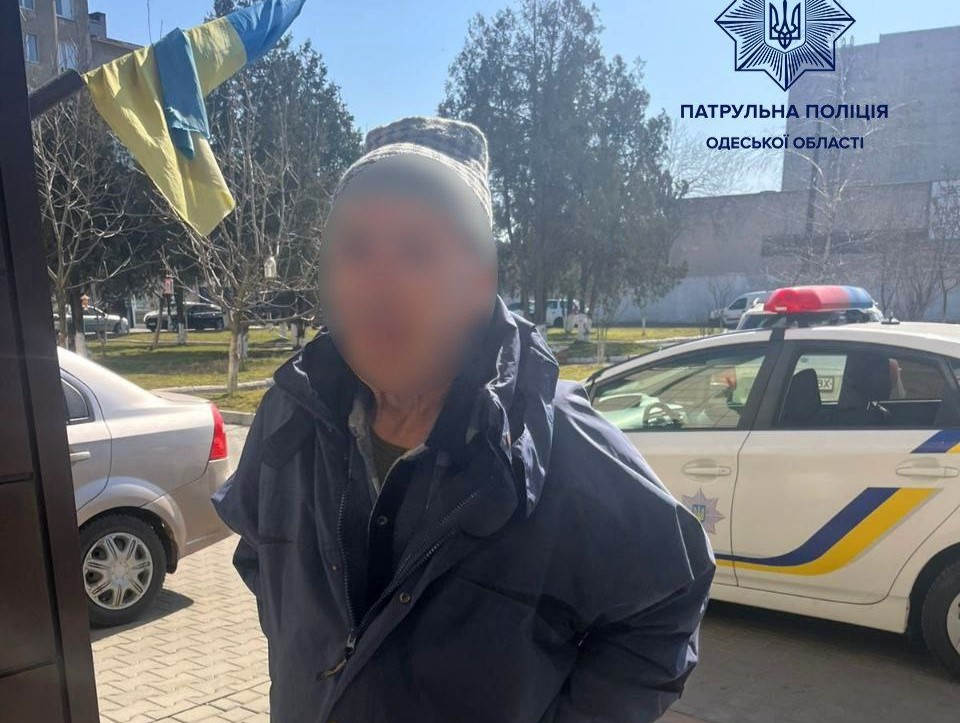 Полицейские помогли мужчине, который потерялся возле одесского вокзала Полицейские помогли мужчине, который потерялся возле одесского вокзала