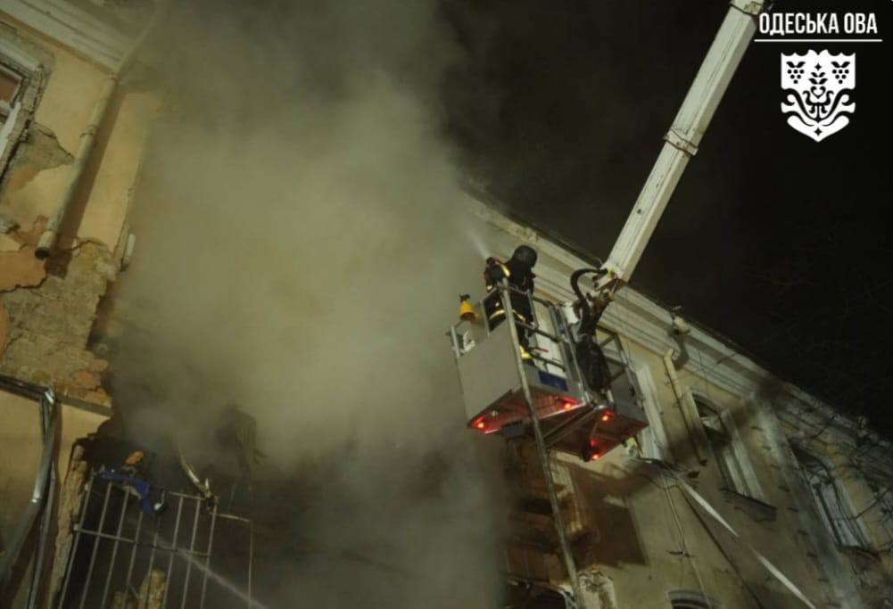 В Одесі після нічної атаки пошкоджені житлові будинки, зокрема багатоповерхівки, постраждали троє людей