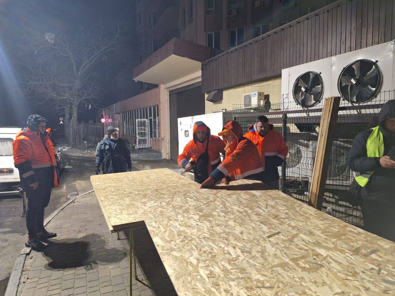 В Одесі після нічної атаки пошкоджені житлові будинки, зокрема багатоповерхівки, постраждали троє людей