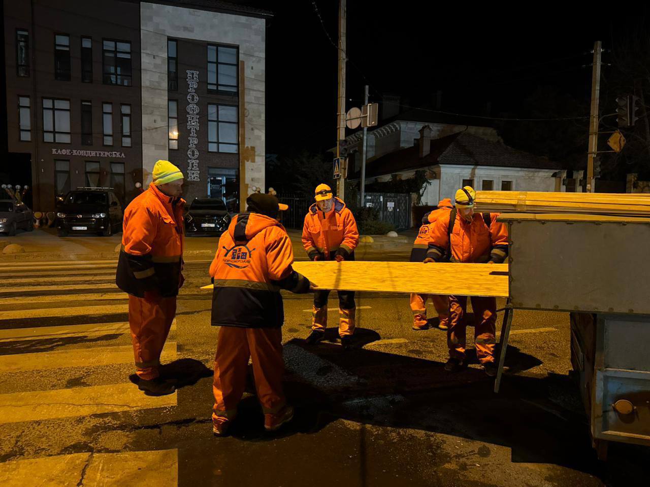 В Одесі після нічної атаки пошкоджені житлові будинки, зокрема багатоповерхівки, постраждали троє людей
