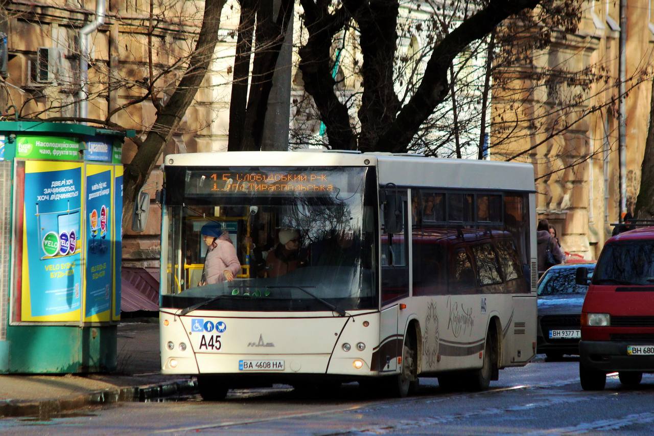 В Одесі продовжують курсувати безкоштовні автобуси: графік відправлень на 19 березня