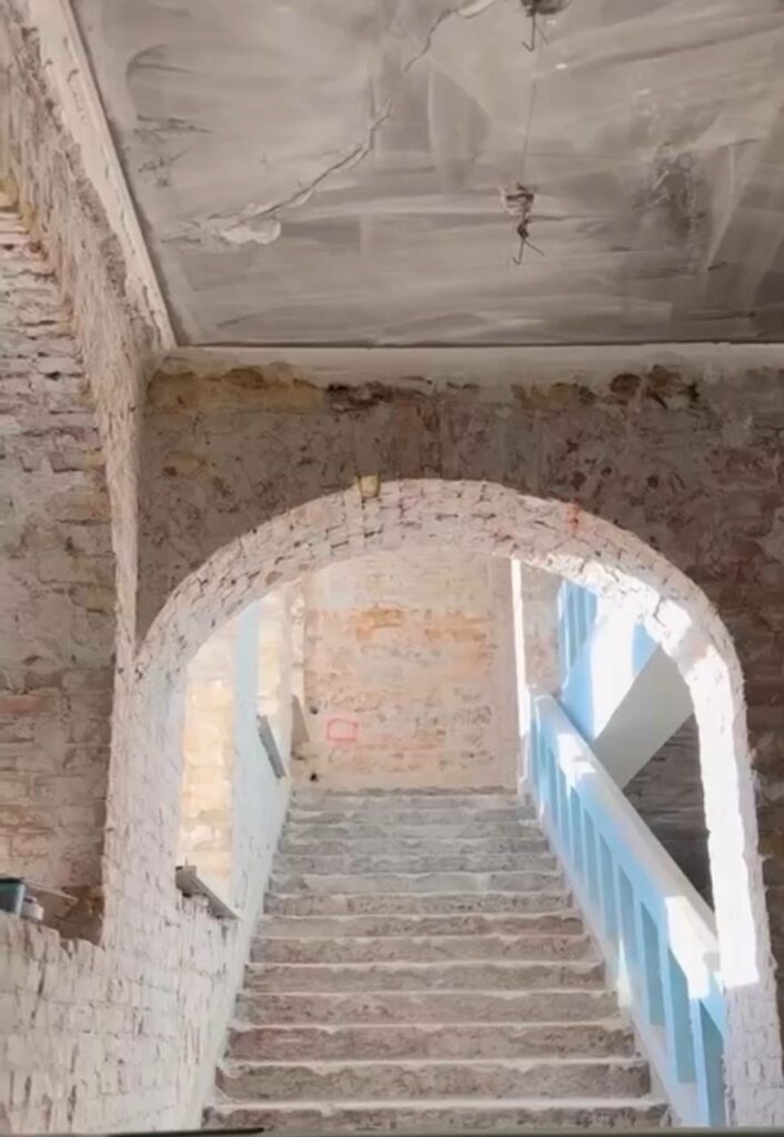 В Одесі триває відновлення гімназії №107 В Одесі триває відновлення гімназії №107