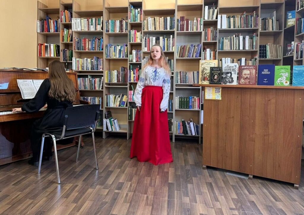 В одесской библиотеке №20 отметили Национальную неделю чтения поэзии