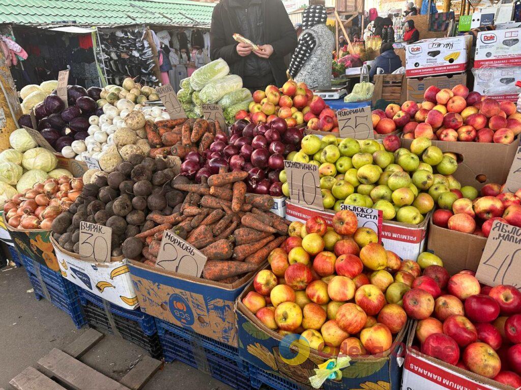 Редиска, лопатка и груша: субботние цены на одесском «Привозе»