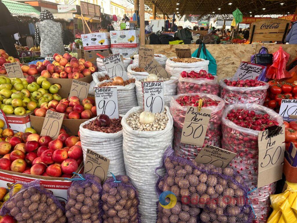 Редиска, лопатка и груша: субботние цены на одесском «Привозе»