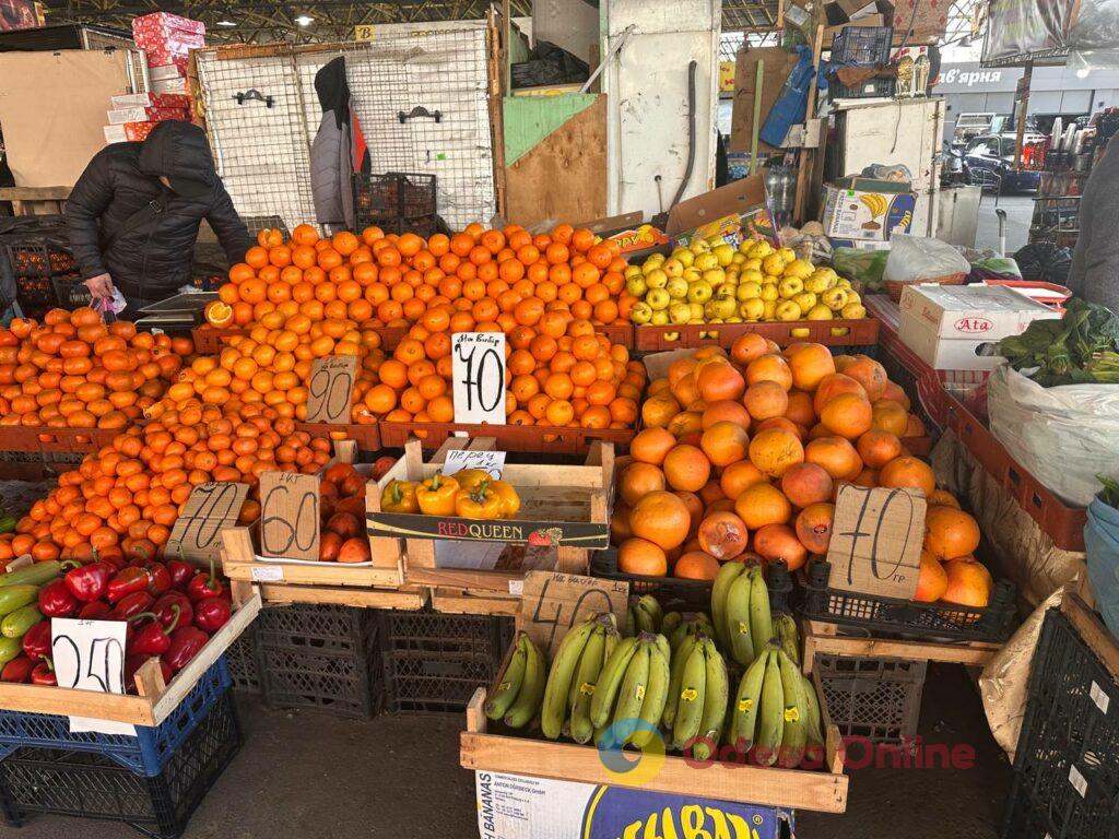 Редиска, лопатка и груша: субботние цены на одесском «Привозе»