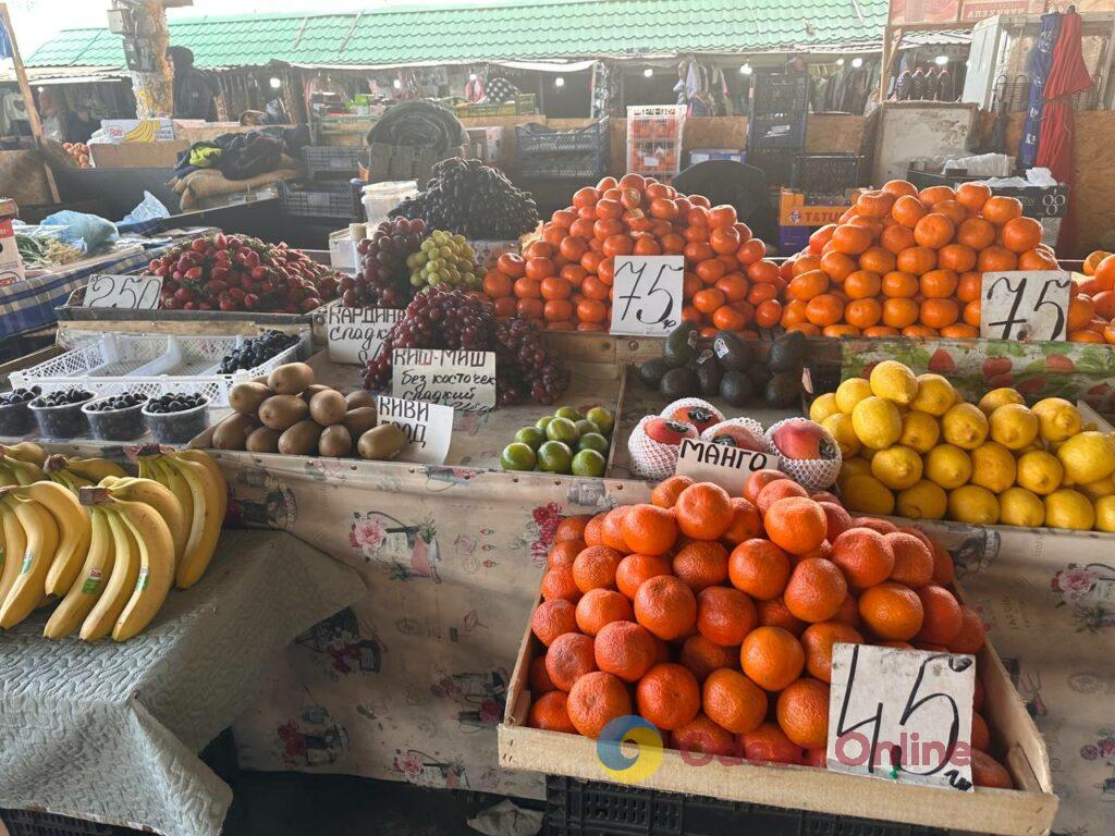 Редиска, лопатка и груша: субботние цены на одесском «Привозе»