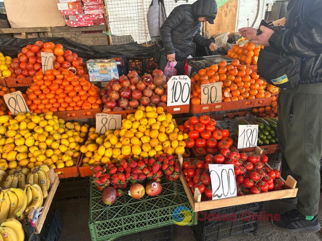 Редиска, лопатка и груша: субботние цены на одесском «Привозе»