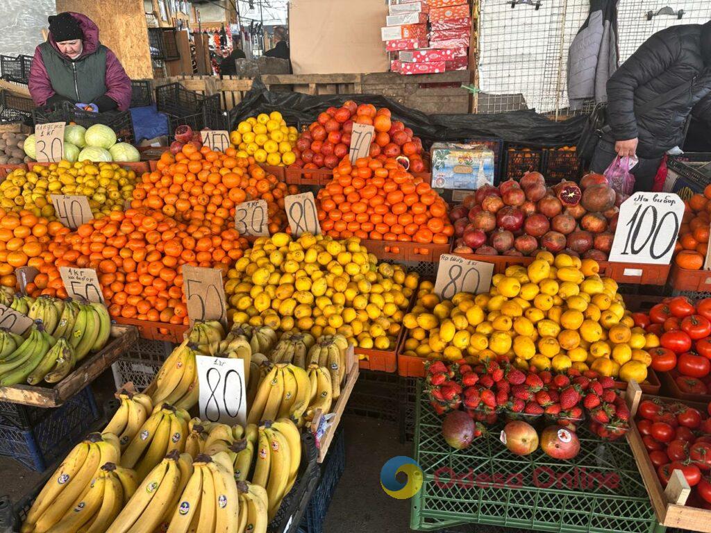 Редиска, лопатка и груша: субботние цены на одесском «Привозе»