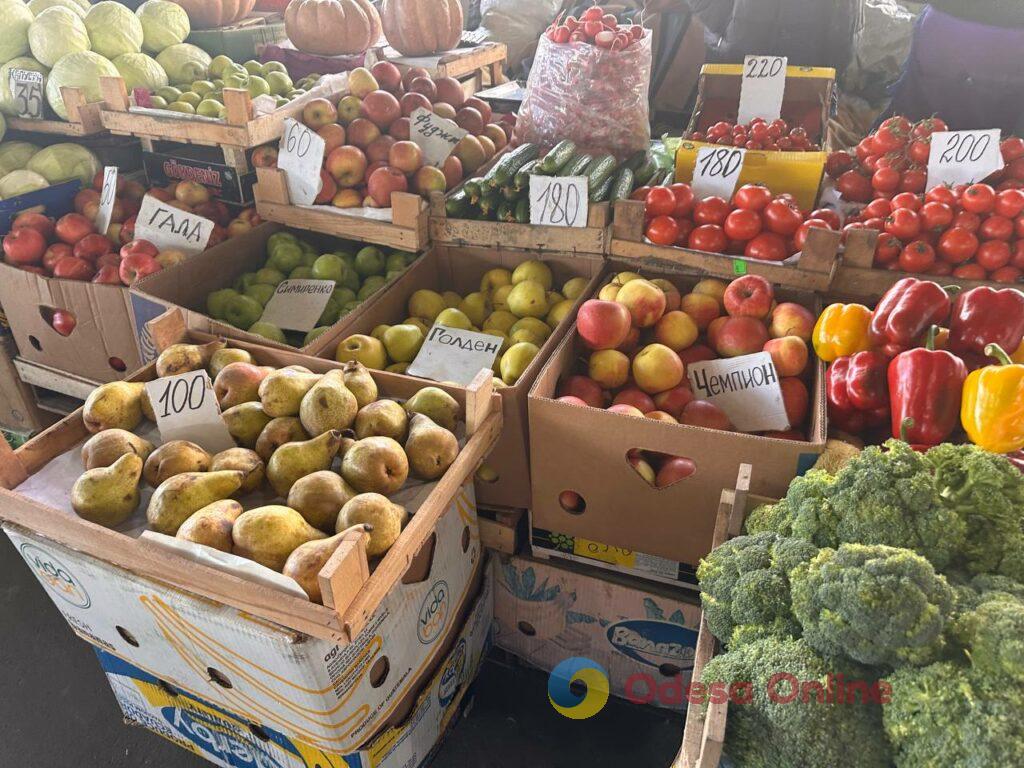 Редиска, лопатка и груша: субботние цены на одесском «Привозе»