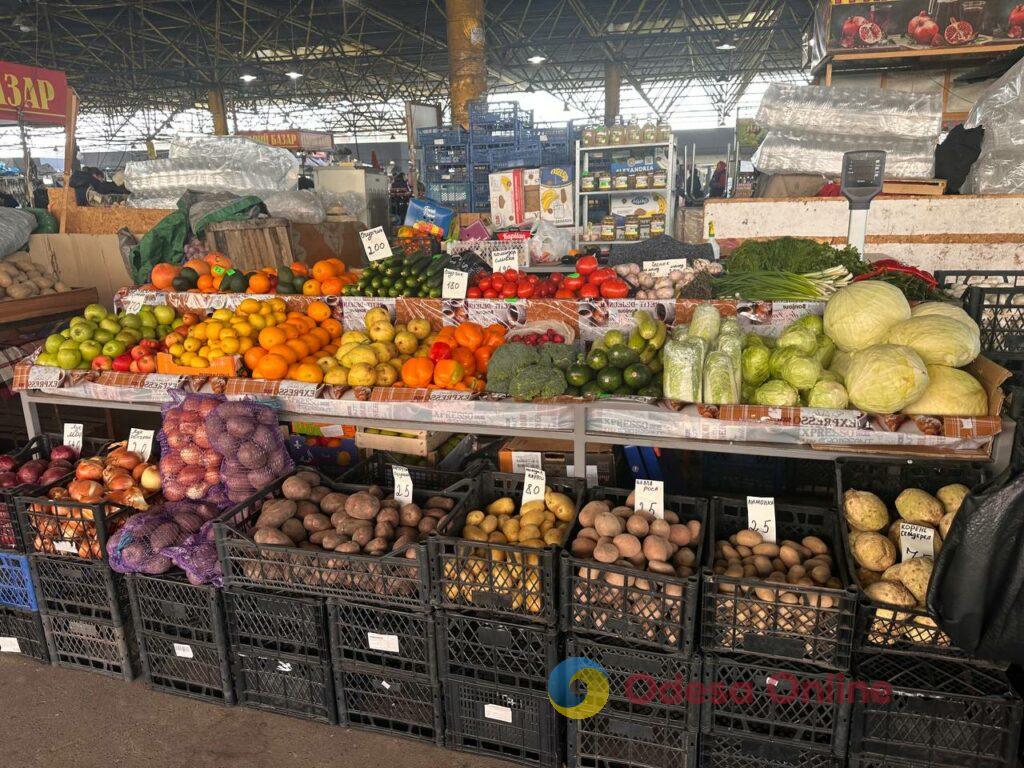 Редиска, лопатка и груша: субботние цены на одесском «Привозе»