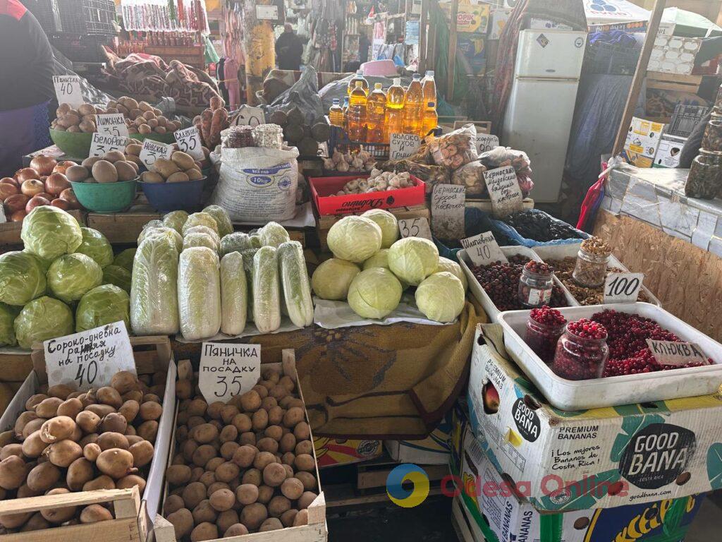 Редиска, лопатка и груша: субботние цены на одесском «Привозе»