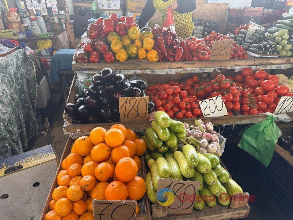 Редиска, лопатка и груша: субботние цены на одесском «Привозе»