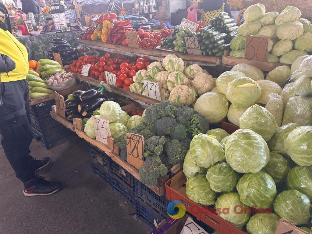 Редиска, лопатка и груша: субботние цены на одесском «Привозе»