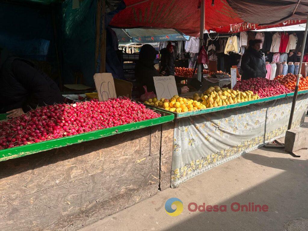 Редиска, лопатка и груша: субботние цены на одесском «Привозе»