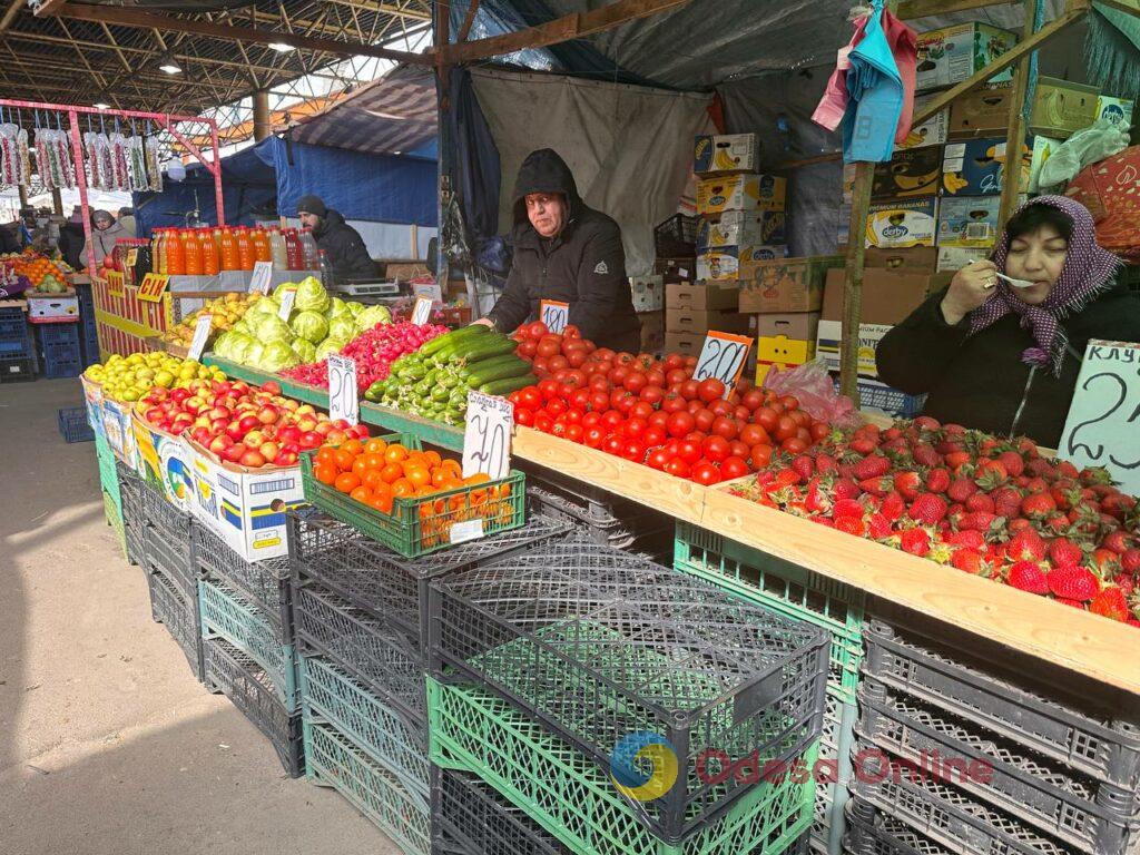 Редиска, лопатка и груша: субботние цены на одесском «Привозе»