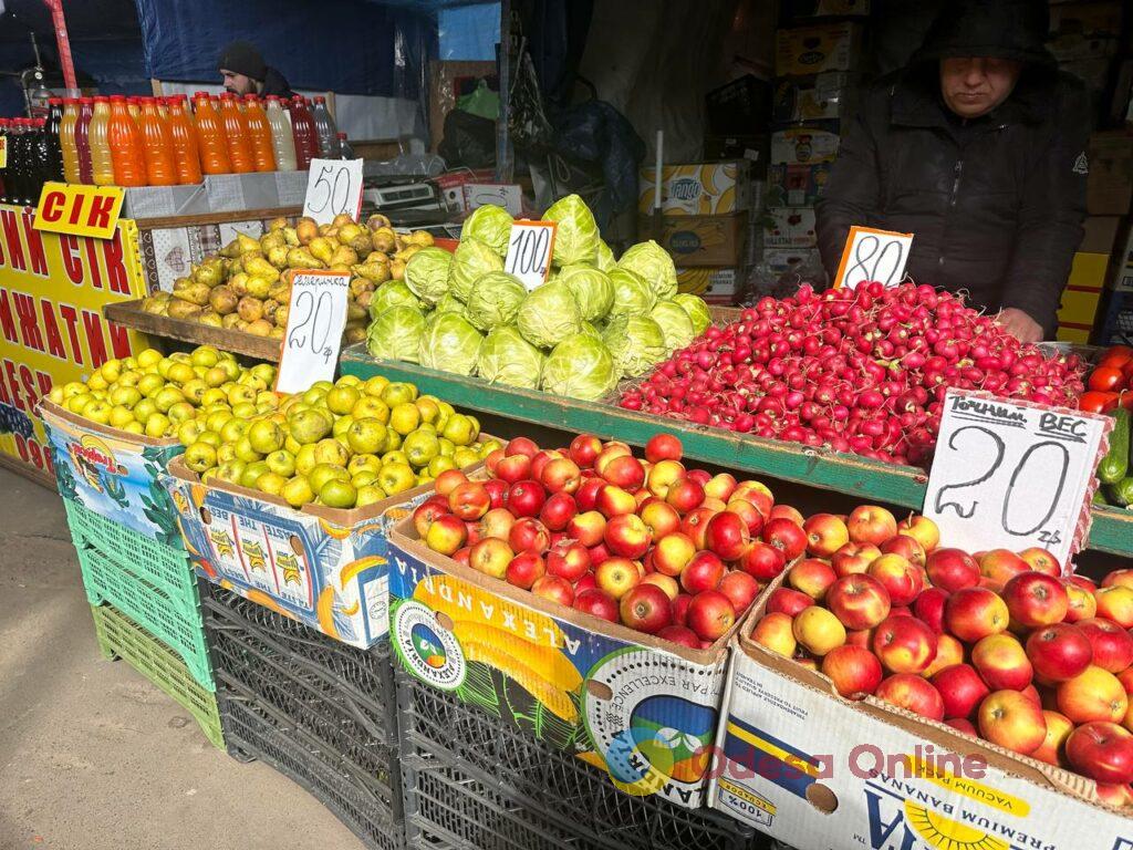 Редиска, лопатка и груша: субботние цены на одесском «Привозе»