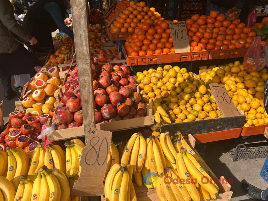 Редиска, лопатка и груша: субботние цены на одесском «Привозе»